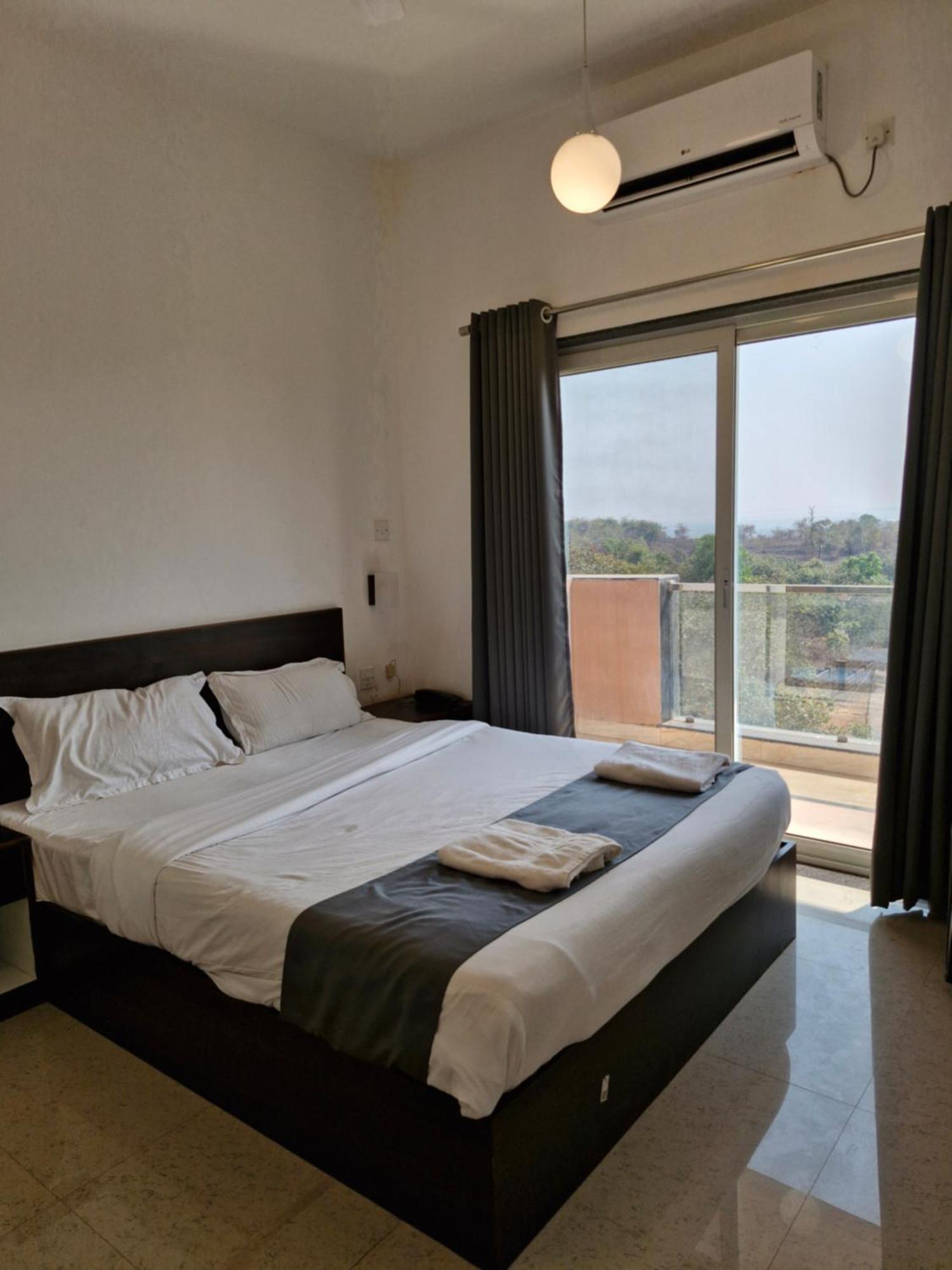 Hotel Rsa Residency Pernem Luaran gambar